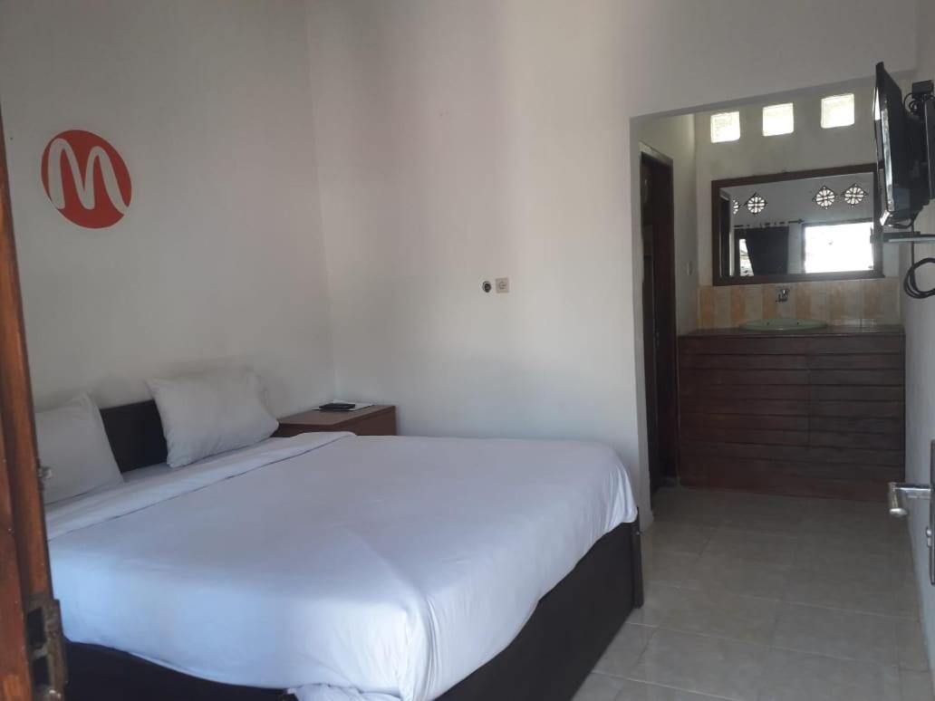 Mugeni Homestay Senggigi Exterior photo