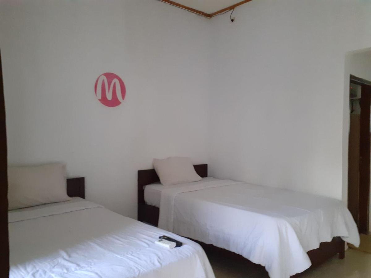Mugeni Homestay Senggigi Exterior photo