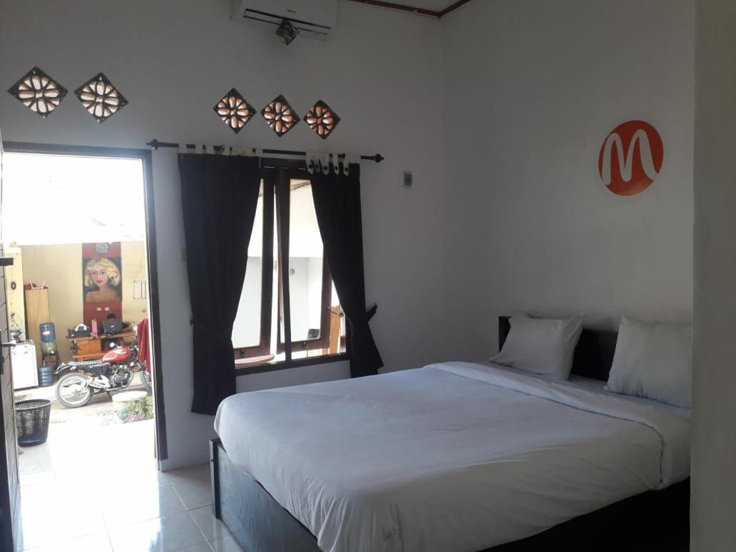 Mugeni Homestay Senggigi Exterior photo